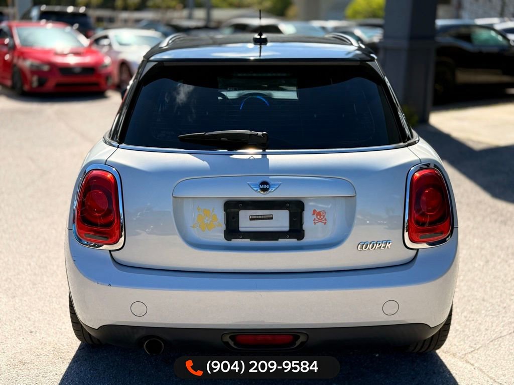 Used 2015 MINI Cooper 4-Door Hardtop image 6