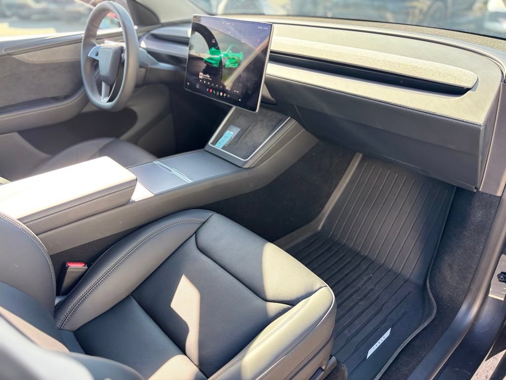 Used 2026 Tesla Model Y 2WD image 17