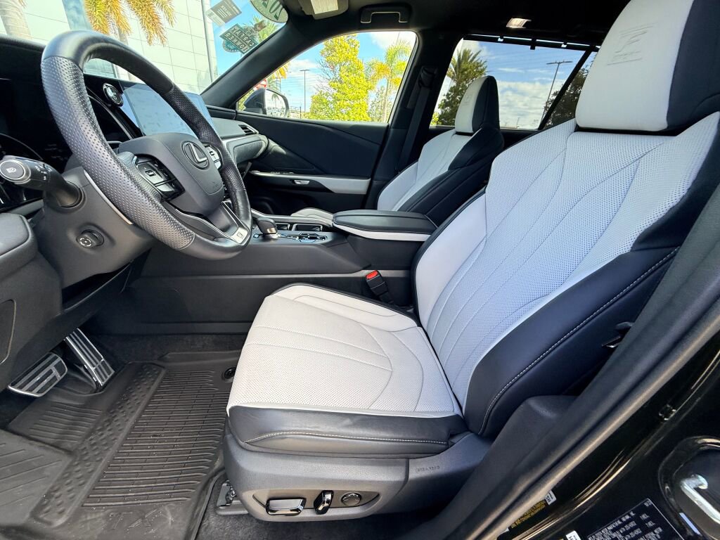 Used 2024 Lexus TX 500h TX 500h F SPORT Premium image 5