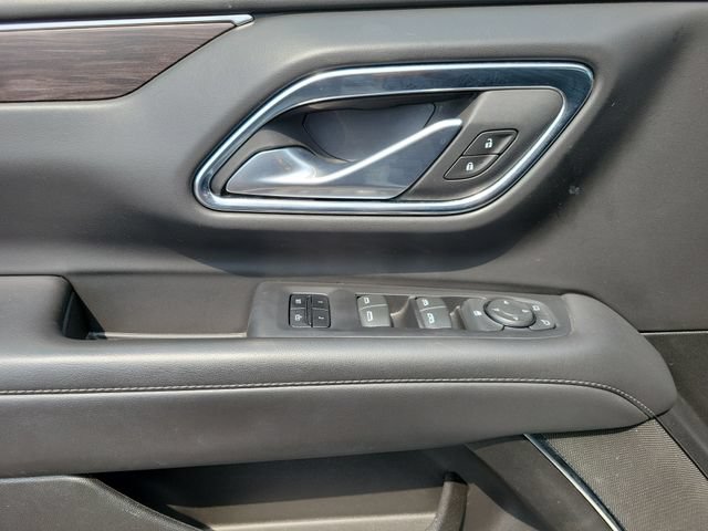 Used 2024 Chevrolet Suburban LT RWD image 17