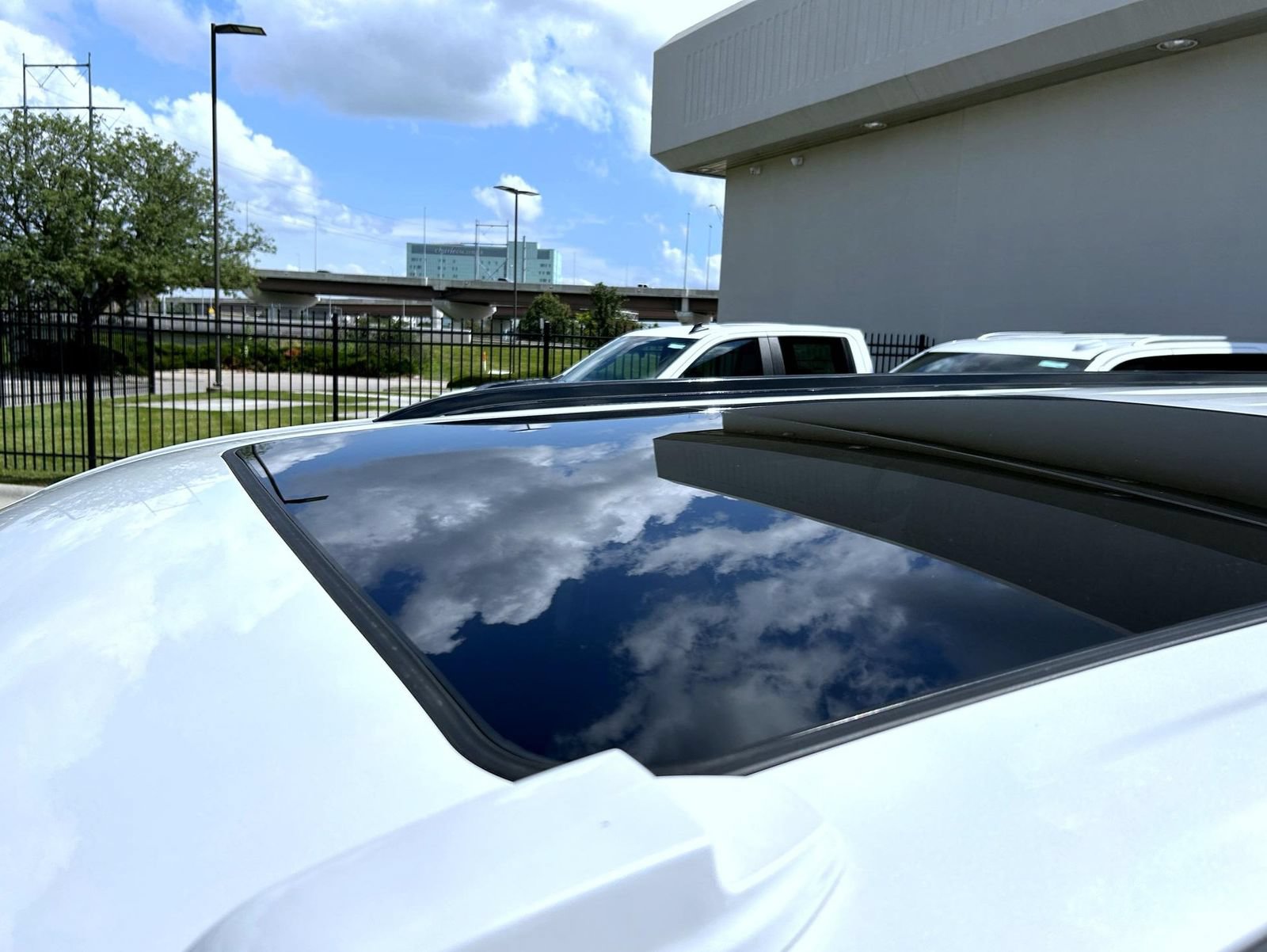 Certified 2025 Cadillac Escalade ESV Premium Luxury w/ Touring Package AWD/4WD image 29
