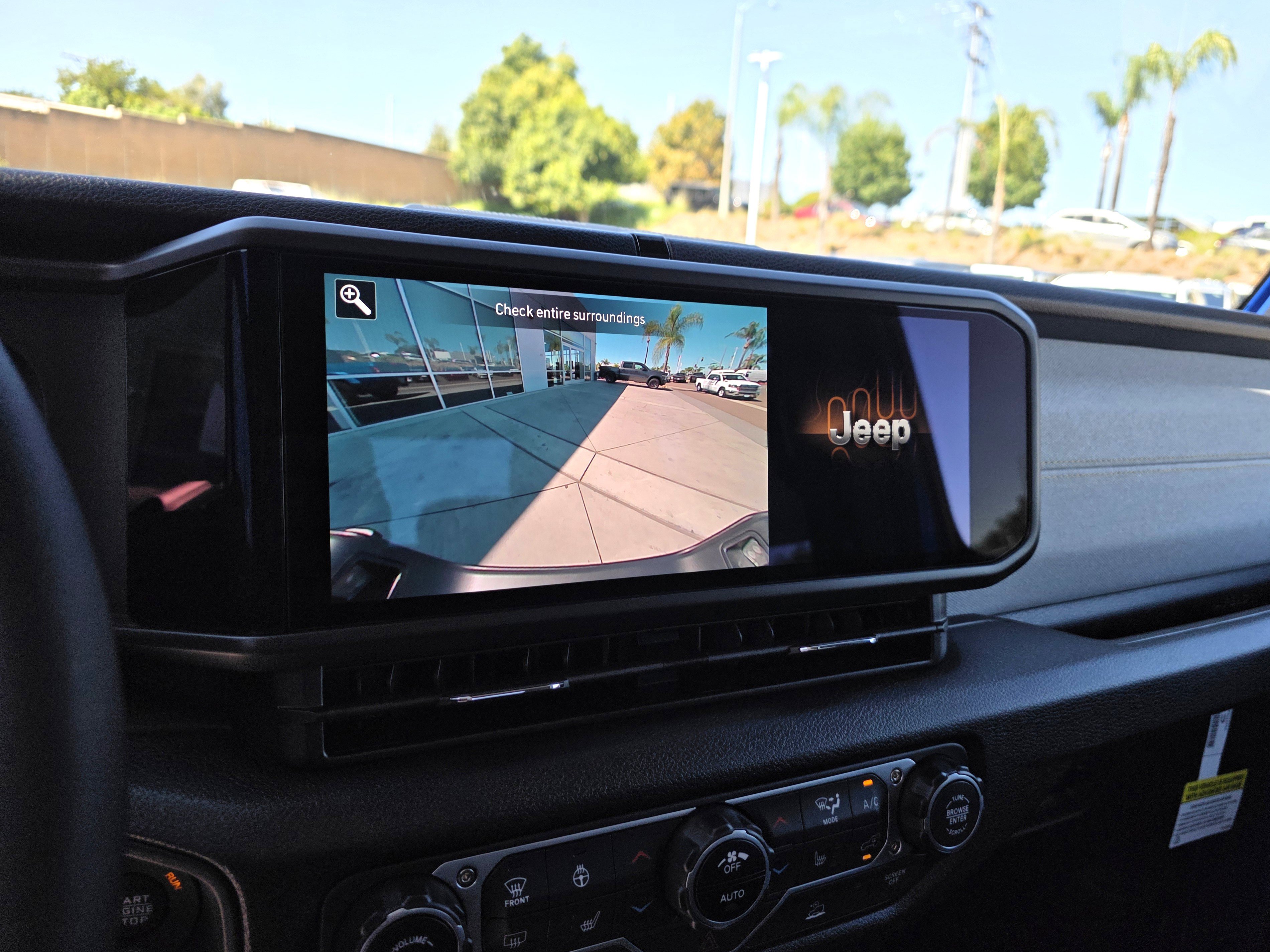 New 2025 Jeep Gladiator Willys image 18