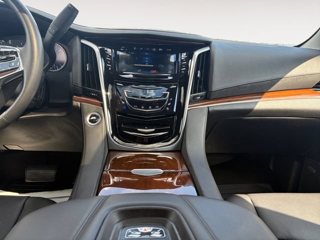 Used 2020 Cadillac Escalade Luxury AWD/4WD image 11