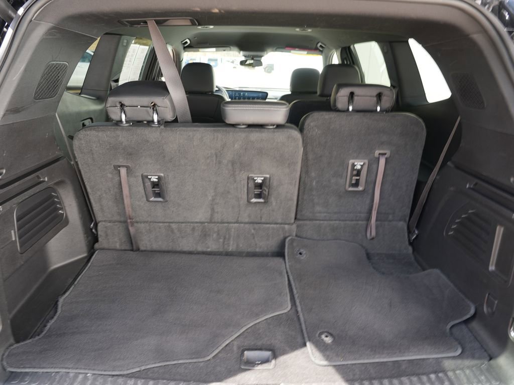 Used 2025 Buick Enclave Preferred AWD/4WD image 27