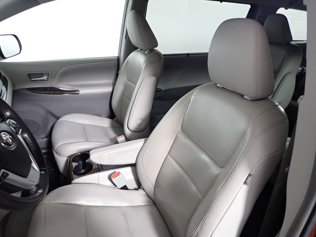 Used 2015 Toyota Sienna XLE w/ XLE Navigation Package image 25