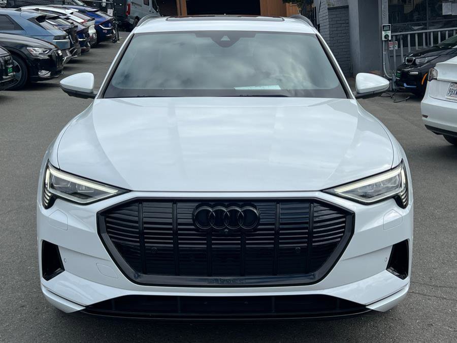 Used 2023 Audi e-tron Premium Plus w/ Premium Plus Package image 2