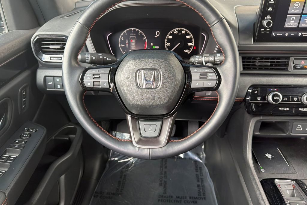 Used 2025 Honda Pilot TrailSport image 14