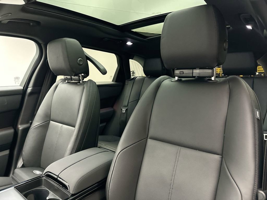 New 2026 Land Rover Range Rover Velar Dynamic SE image 9