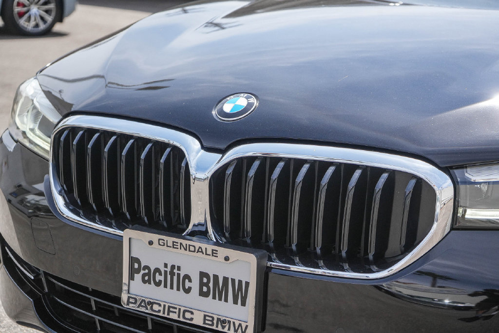 Certified 2023 BMW 530i w/ Convenience Package RWD image 11
