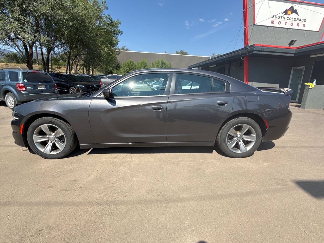Used 2016 Dodge Charger SXT w/ Navigation & Travel Group RWD image 4