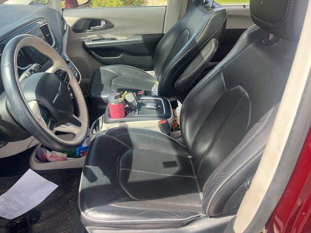 Used 2017 Chrysler Pacifica Limited w/ Advanced Safetytec Group FWD image 6