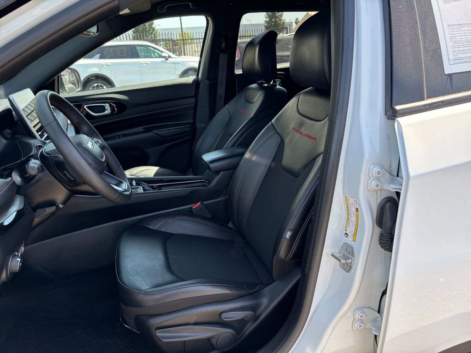 Used 2025 Jeep Compass Trailhawk AWD/4WD image 27