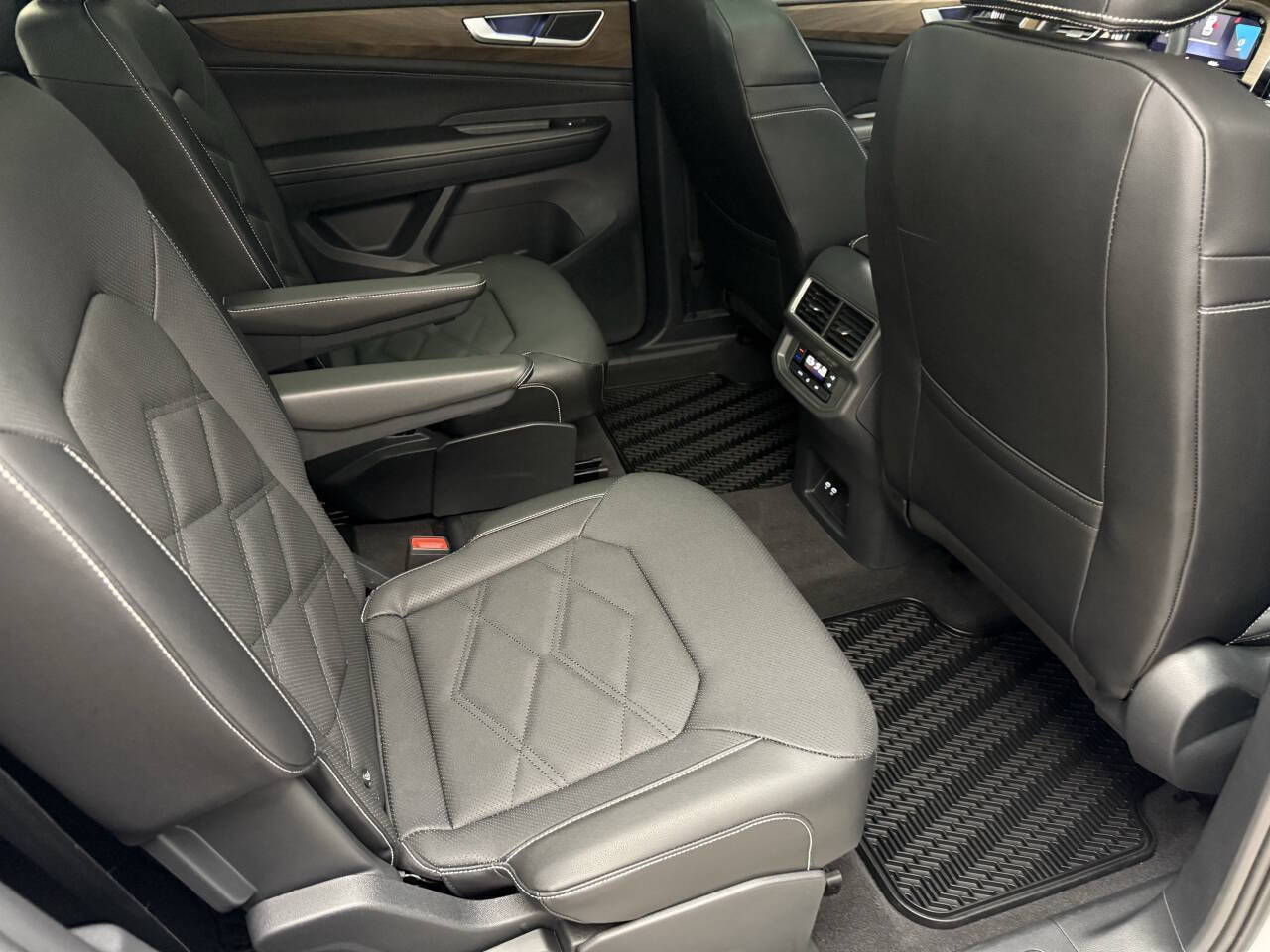 Used 2024 Volkswagen Atlas SE w/ Panoramic Sunroof Package AWD/4WD image 27
