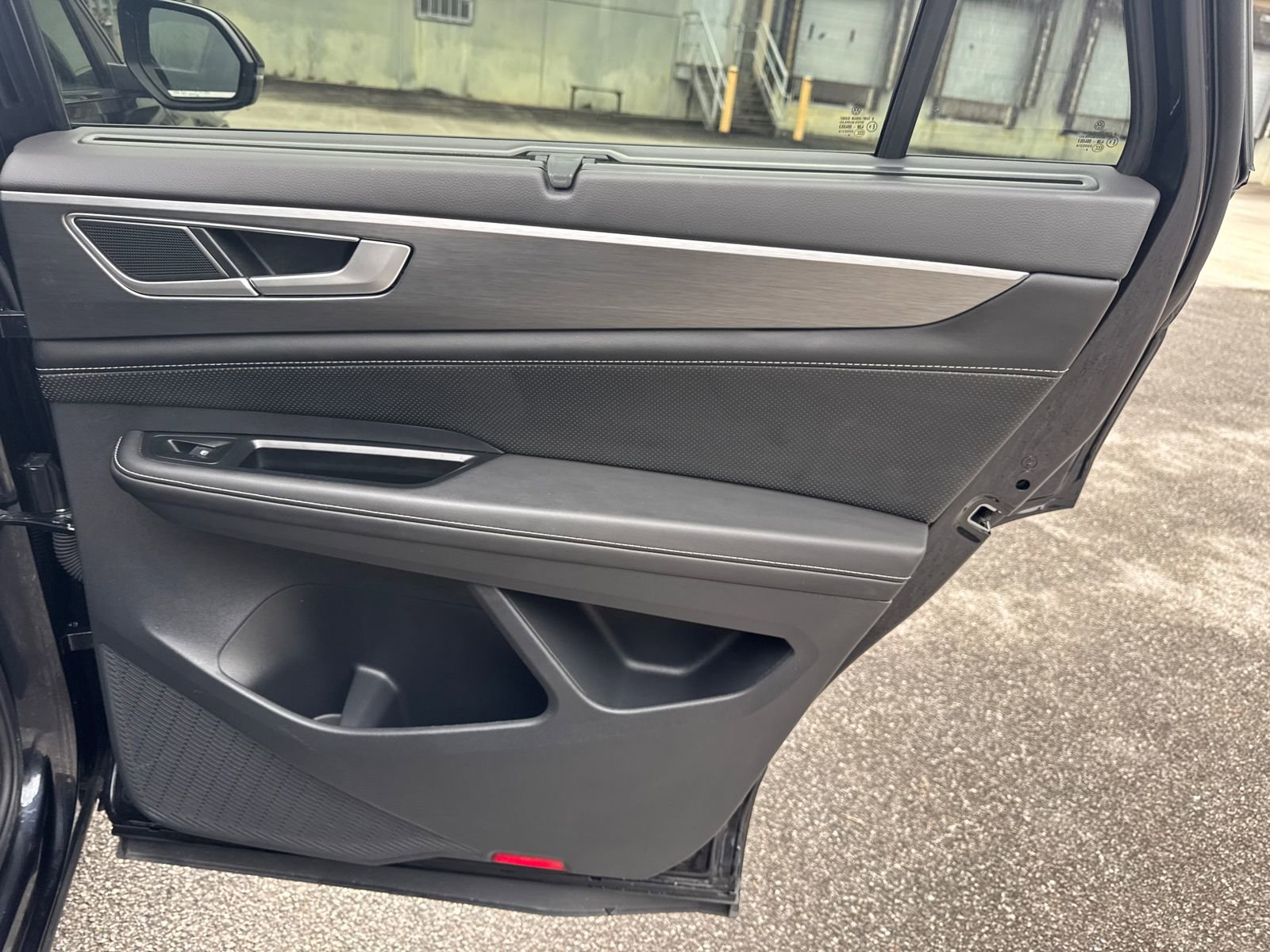 Used 2025 Volkswagen Atlas Cross Sport SE image 16