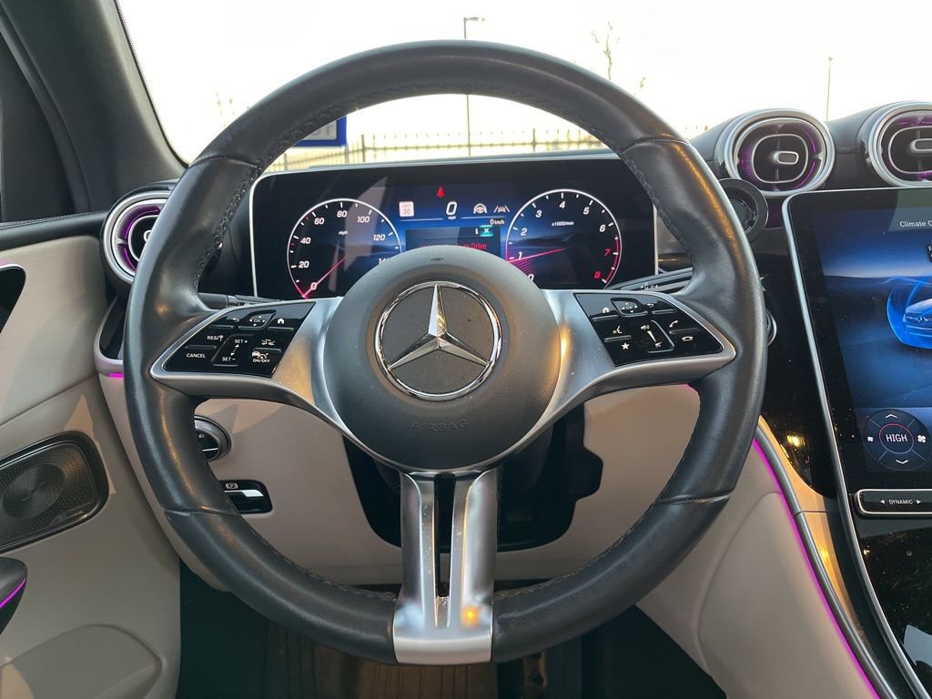 Used 2025 Mercedes-Benz GLC 300 4MATIC image 17