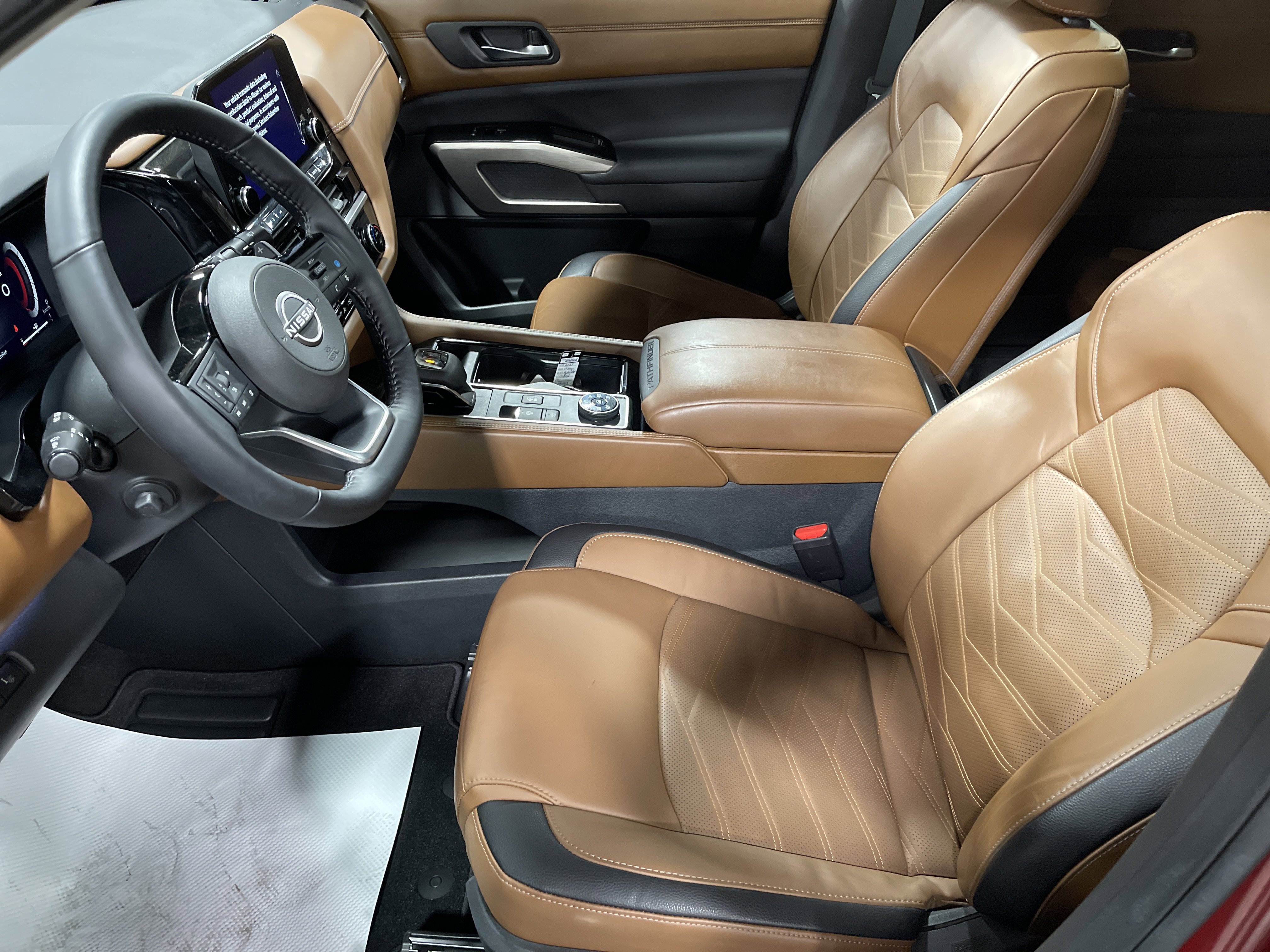 Used 2023 Nissan Pathfinder Platinum w/ Cargo Package image 11