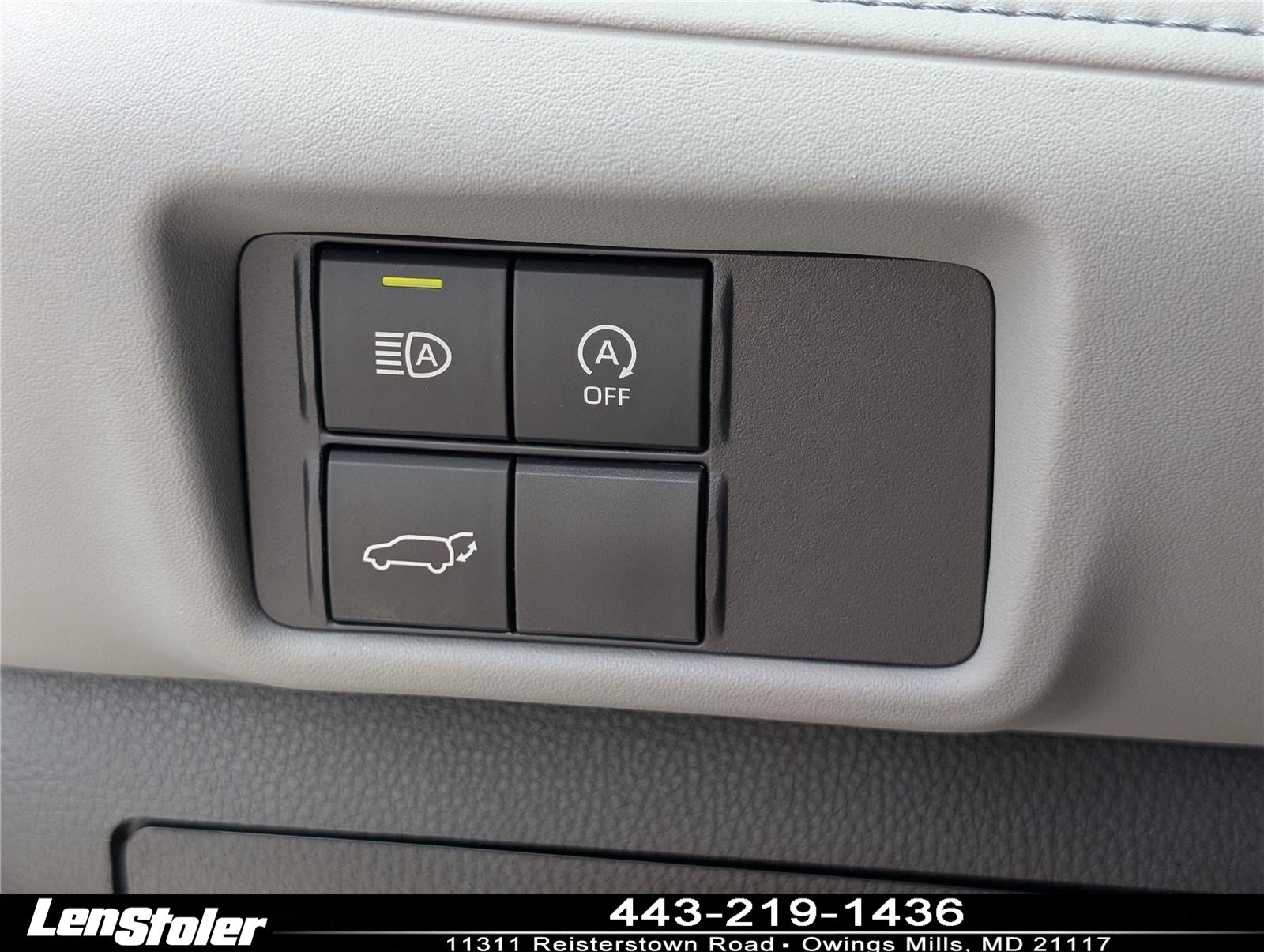 Used 2023 Toyota Highlander XLE AWD/4WD image 23