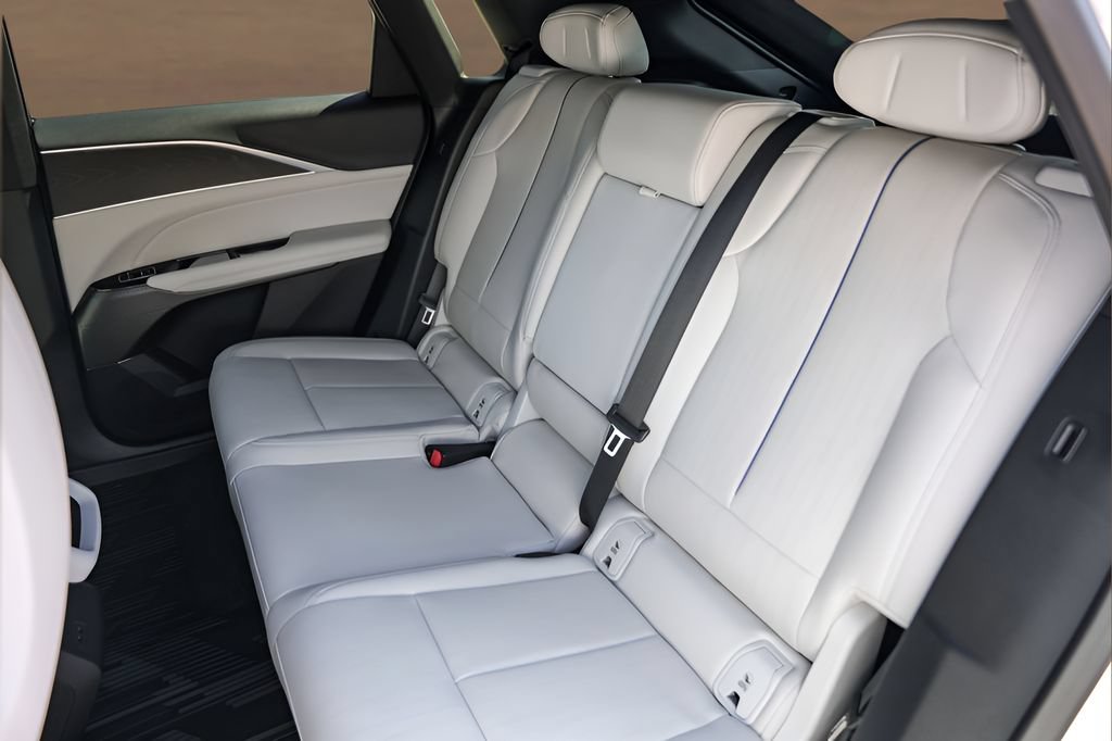 Certified 2026 Cadillac Lyriq Luxury w/ LPO, Floor Liner Package AWD/4WD image 22