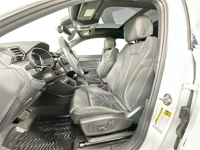 Used 2022 Audi Q3 2.0T Premium w/ Black Optic Sport Package image 4