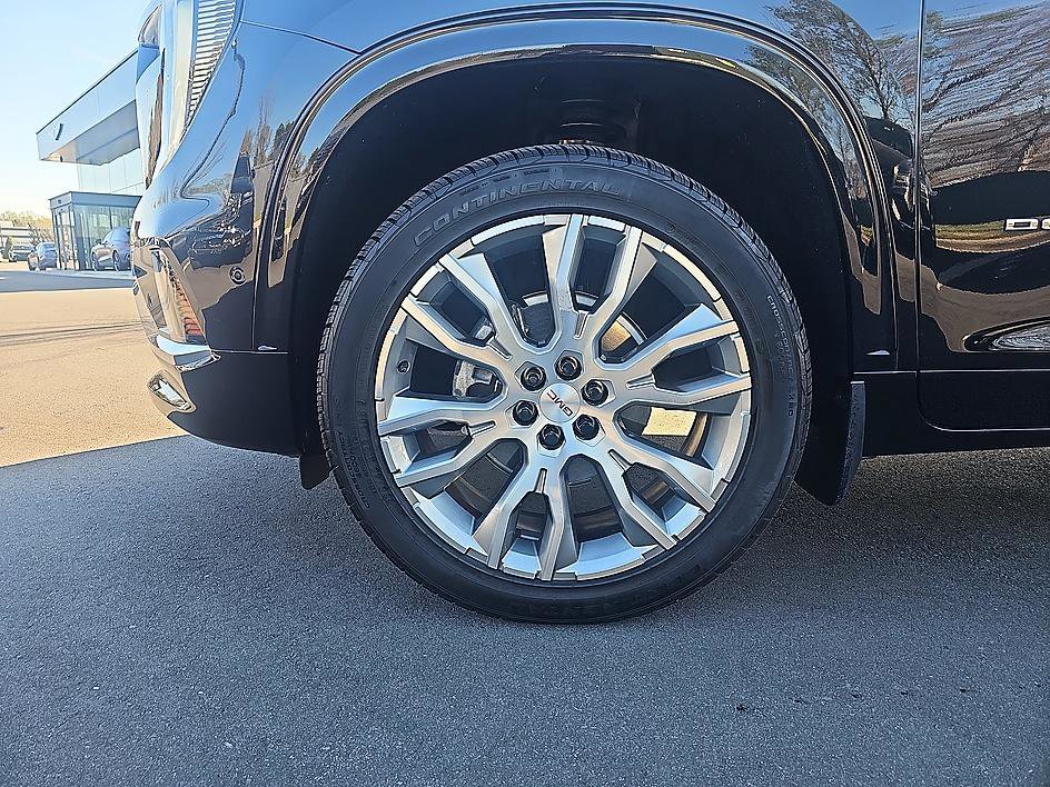 Used 2025 GMC Acadia Denali w/ Super Cruise Package image 8