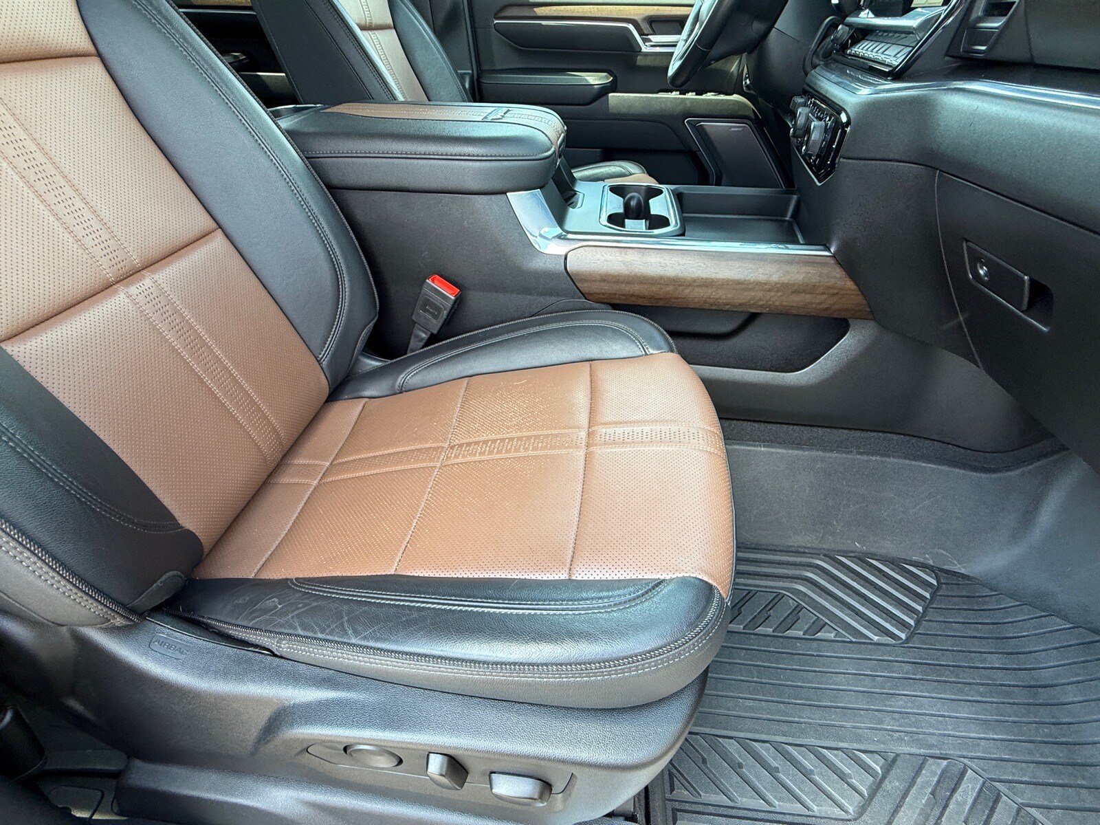 Used 2024 Chevrolet Silverado 2500 High Country w/ High Country Premium Package AWD/4WD image 10