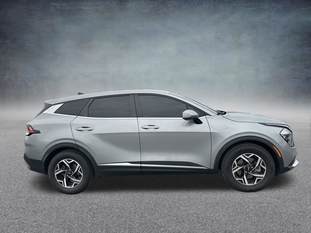 Used 2023 Kia Sportage LX image 7