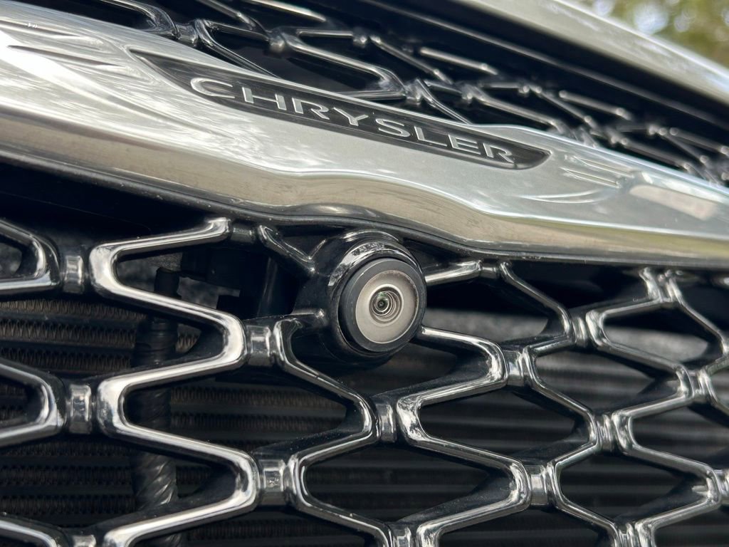 Certified 2022 Chrysler Pacifica Touring-L image 28