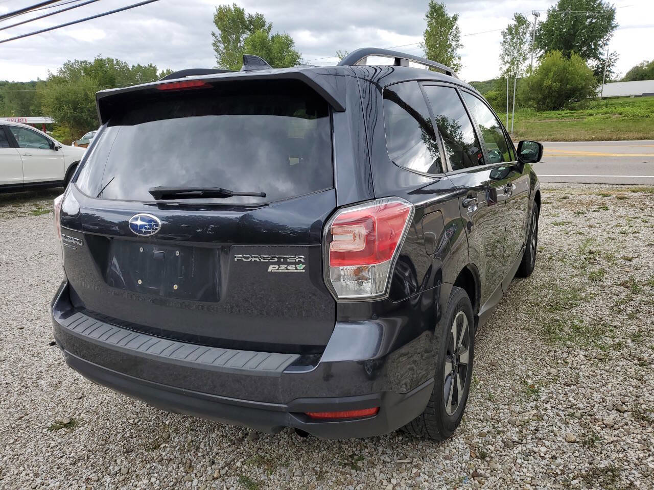 Used 2017 Subaru Forester 2.5i Premium image 6