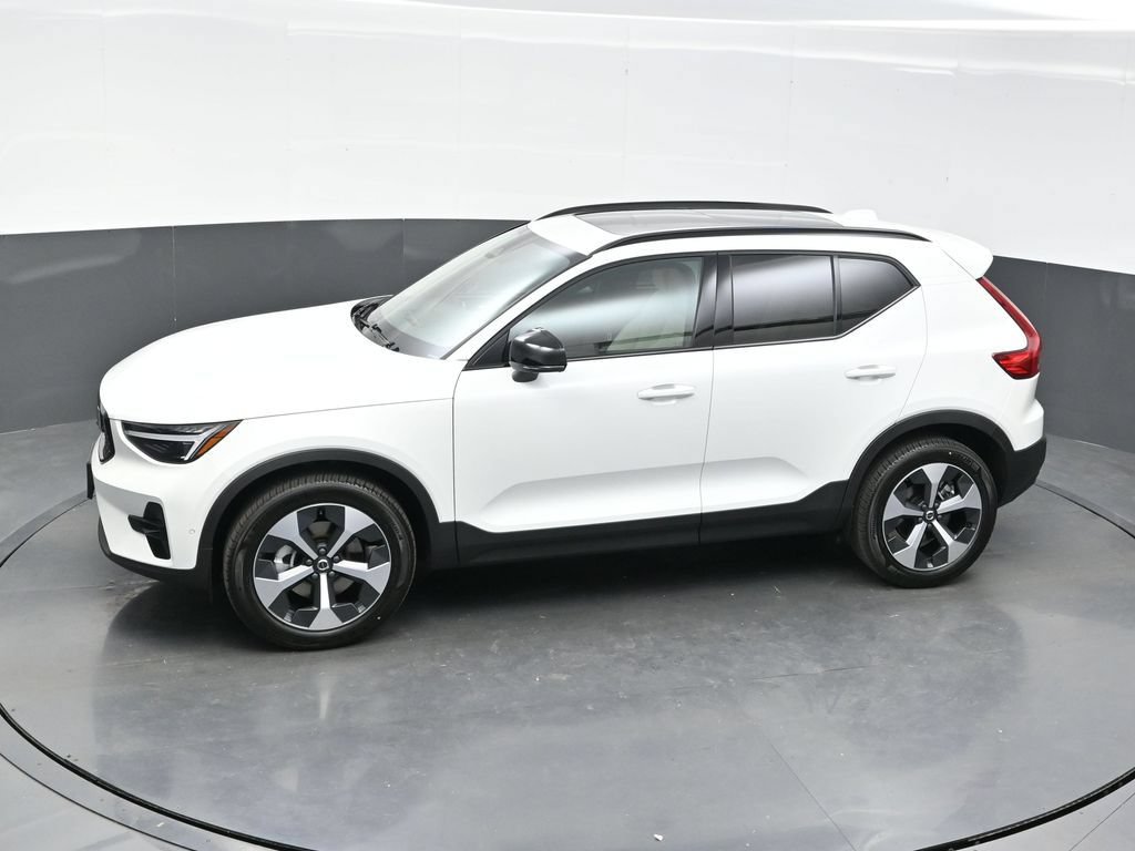 New 2026 Volvo XC40 B5 Plus w/ Climate Package AWD/4WD image 32