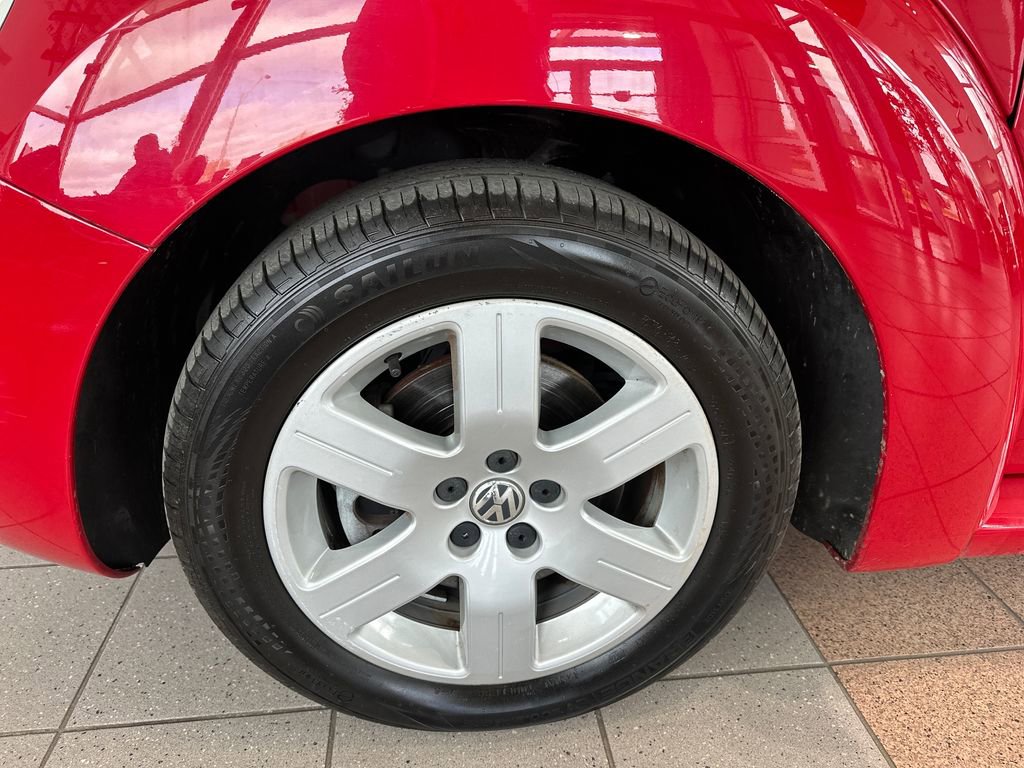 Used 2007 Volkswagen Beetle Convertible w/ Package 1 FWD image 2