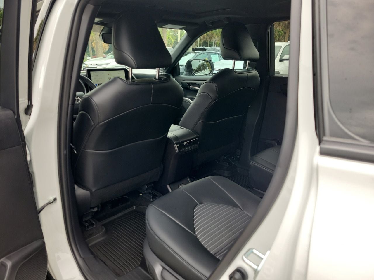 Used 2026 Toyota Highlander XSE AWD/4WD image 10