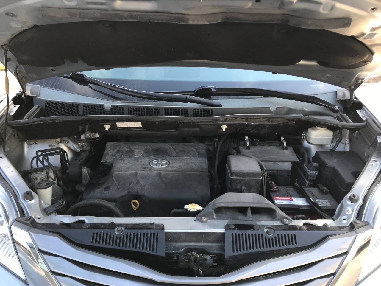 Used 2011 Toyota Sienna XLE w/ Entertainment Pkg FWD image 8
