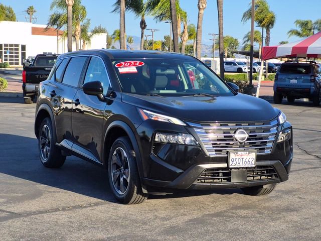 Used 2024 Nissan Rogue SV FWD image 3