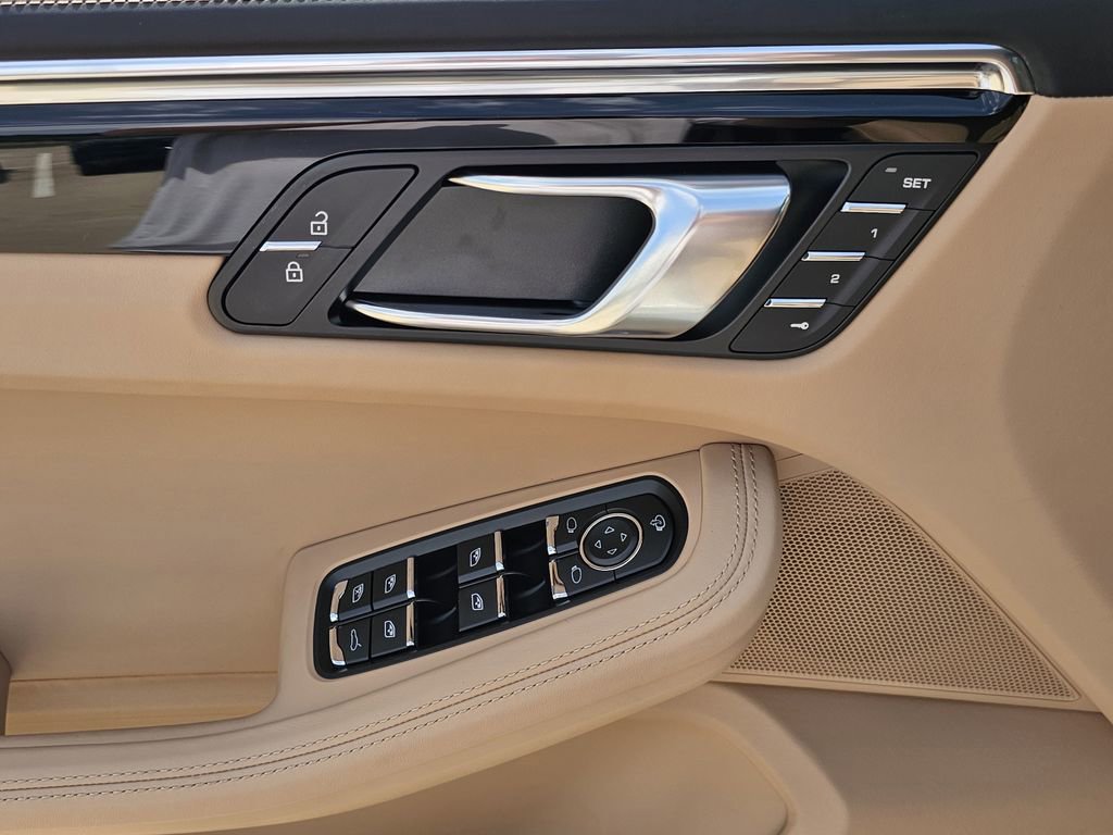 New 2025 Porsche Macan Turbo image 26