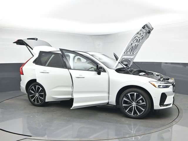 Used 2023 Volvo XC60 B5 Plus AWD/4WD image 53
