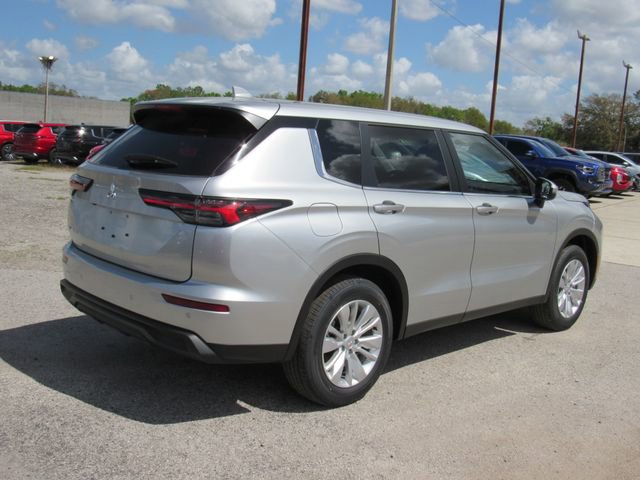 New 2026 Mitsubishi Outlander ES image 3