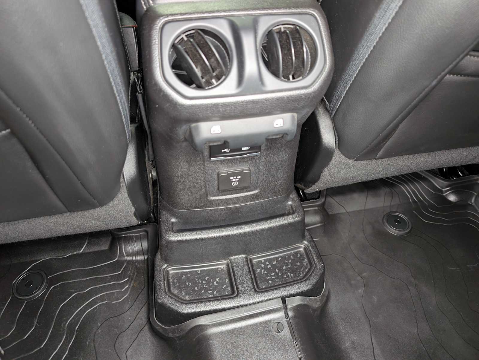 Used 2018 Jeep Wrangler Unlimited Sahara AWD/4WD image 20