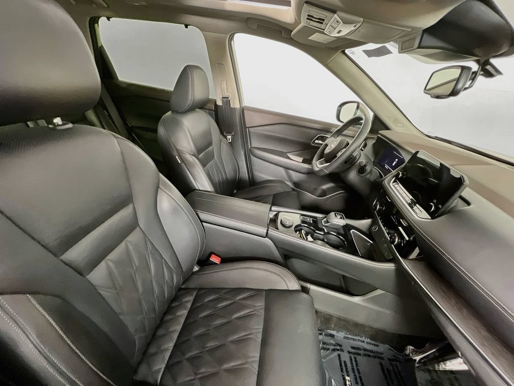 Used 2023 Nissan Rogue Platinum AWD/4WD image 31