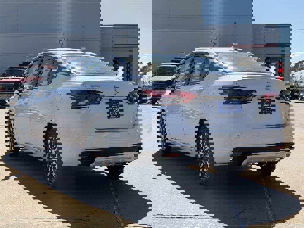 Used 2025 Nissan Versa SV image 7