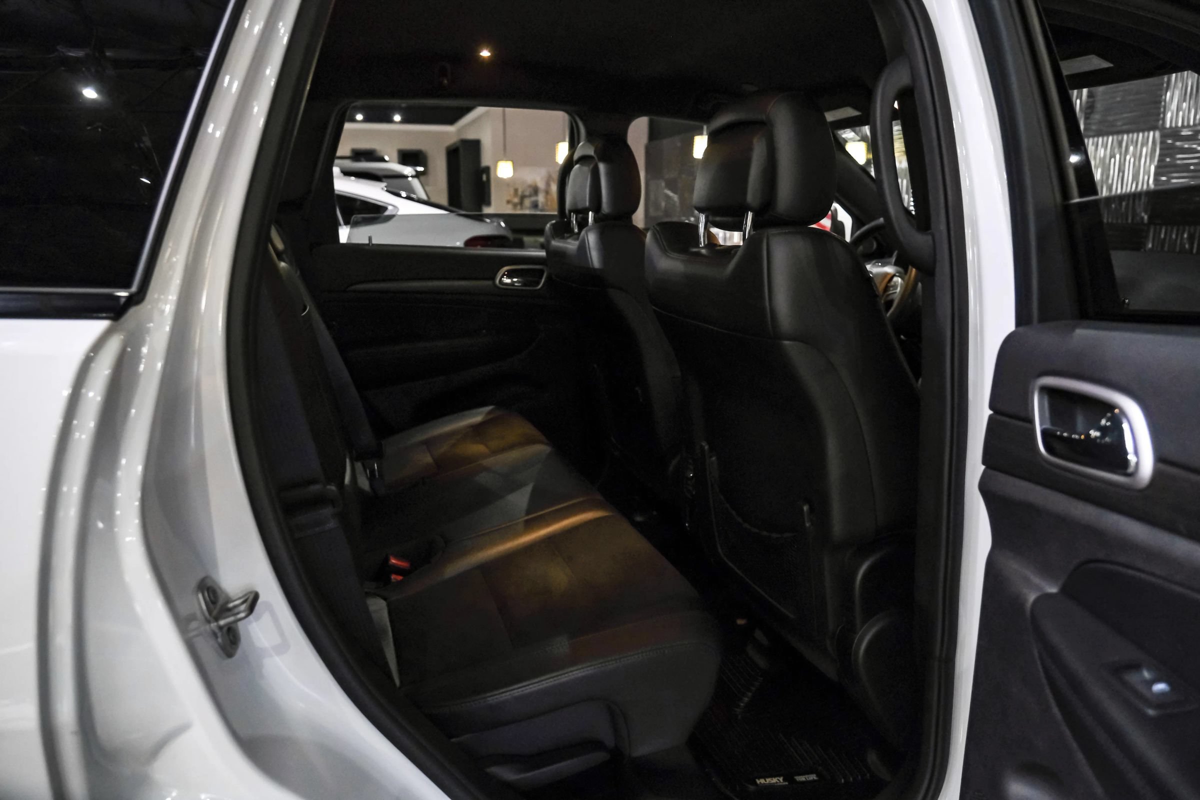 Used 2018 Jeep Grand Cherokee Altitude AWD/4WD image 34
