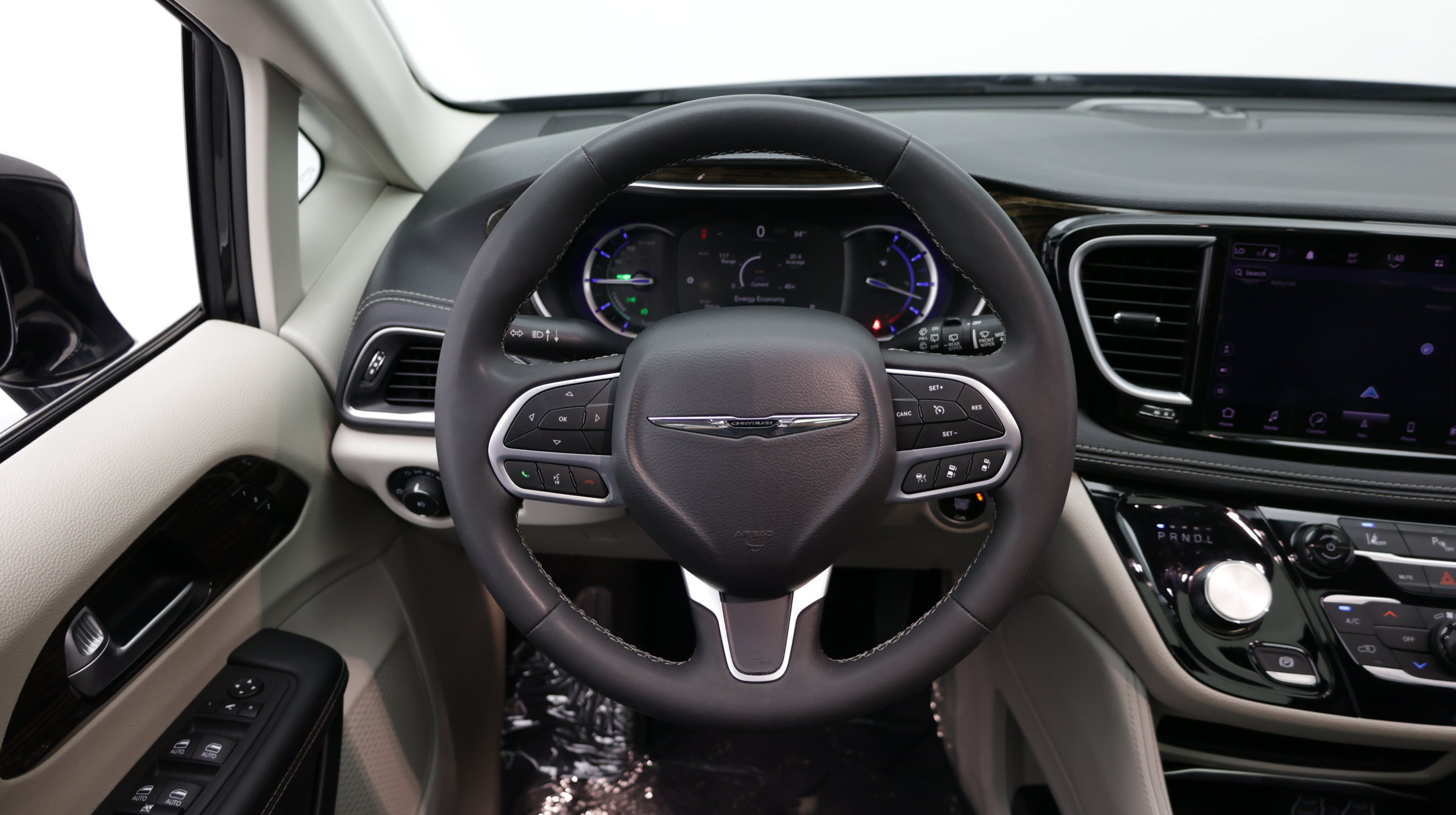 Used 2023 Chrysler Pacifica Limited FWD image 32