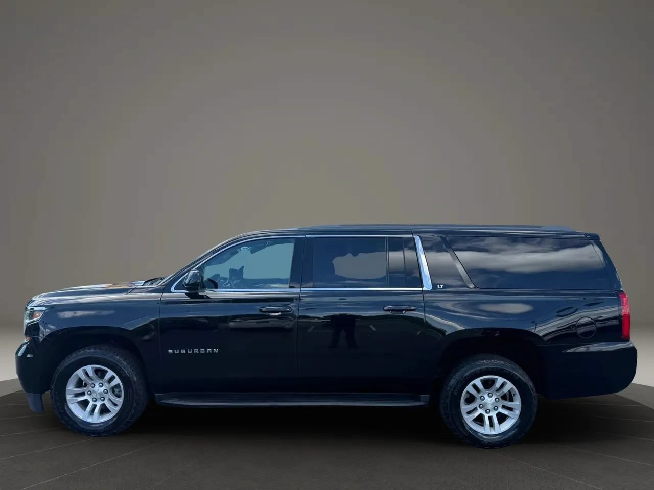 Used 2019 Chevrolet Suburban LT AWD/4WD image 10
