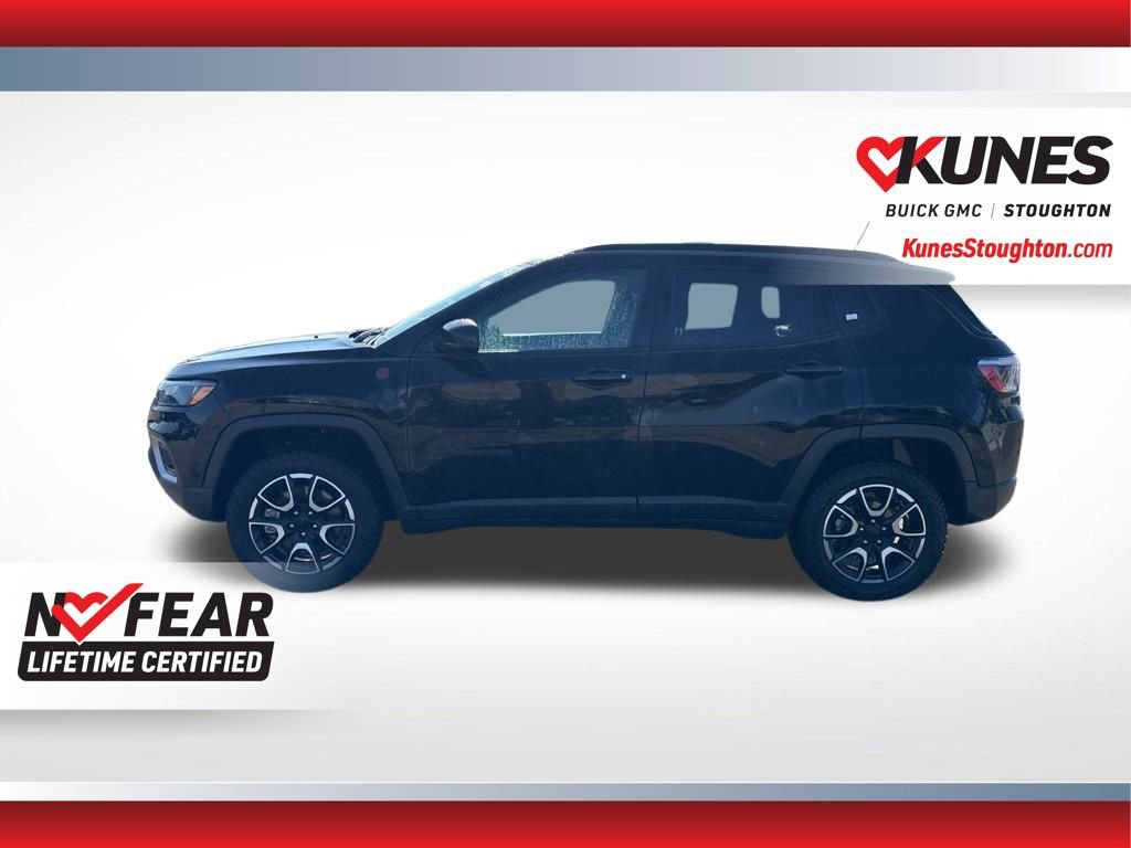 Used 2024 Jeep Compass Trailhawk image 8
