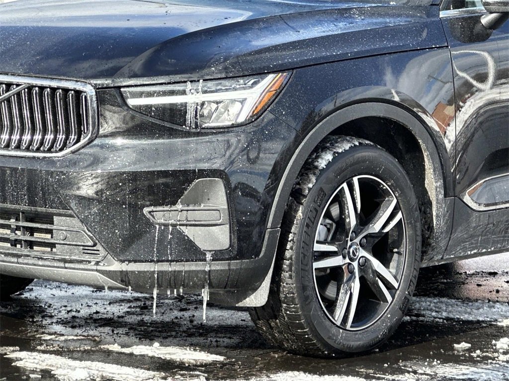 Used 2025 Volvo XC40 B5 Core image 8