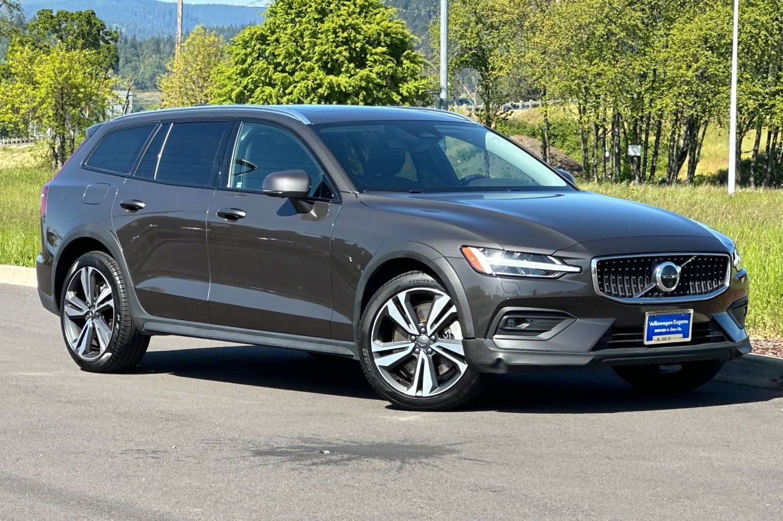 Used 2025 Volvo V60 B5 Cross Country Plus AWD/4WD image 1