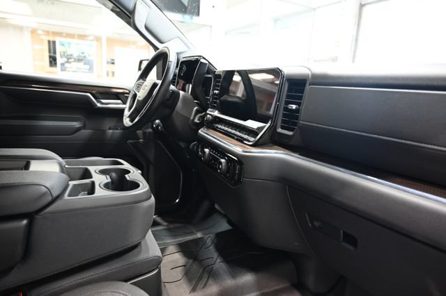 Used 2023 Chevrolet Silverado 1500 LT AWD/4WD image 14