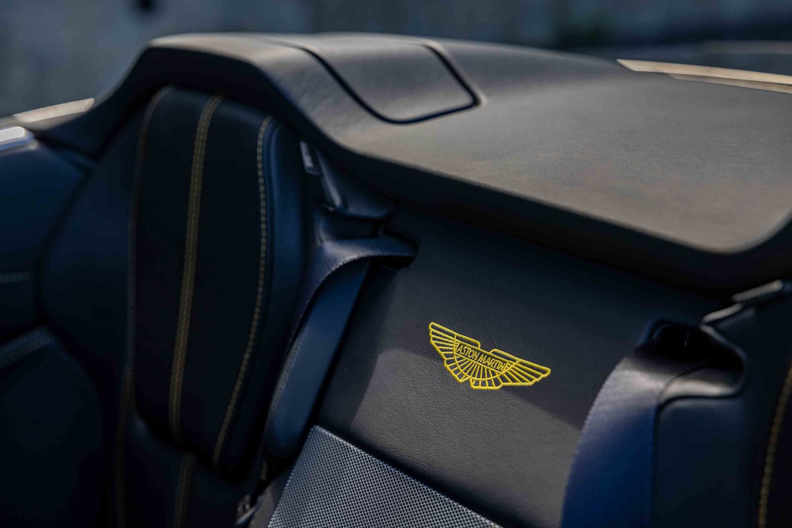 Used 2013 Aston Martin DB9 Volante RWD image 22