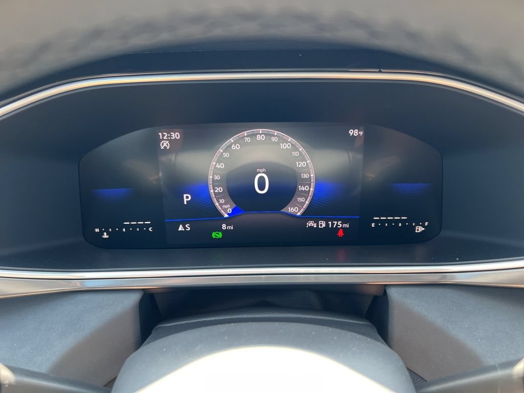 New 2025 Volkswagen Taos SE FWD image 16