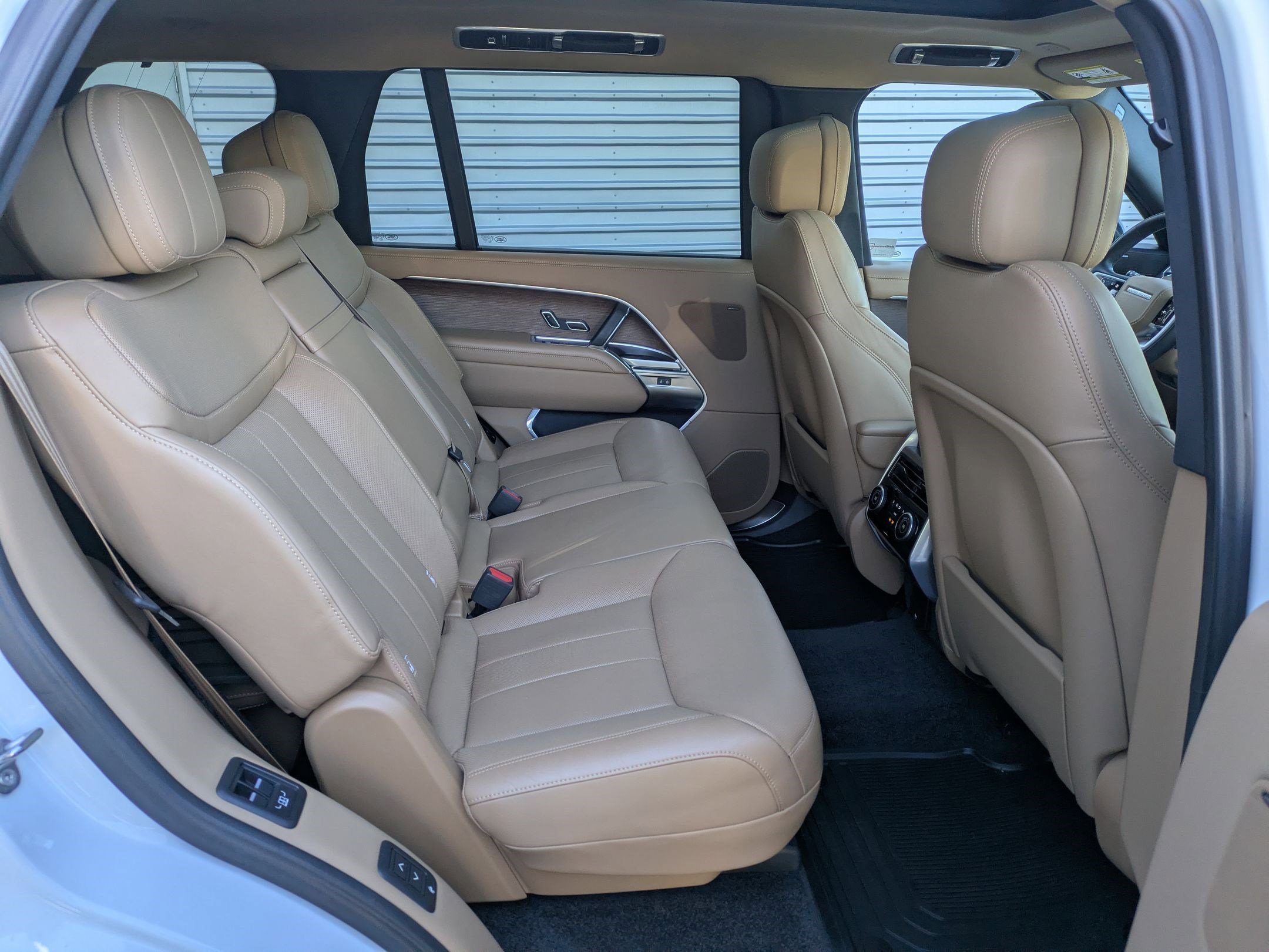 Used 2024 Land Rover Range Rover Long Wheelbase SE image 30