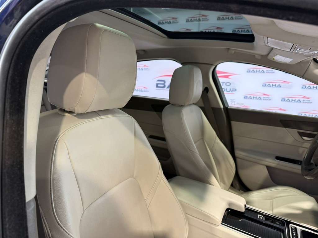 Used 2018 Jaguar XF Premium AWD/4WD image 49